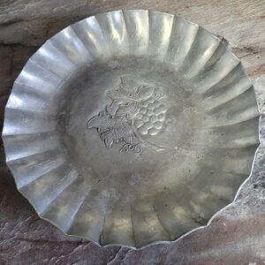 Everlast Vintage Hand Hammered Aluminum Grape Leaf Pattern Trinket Candy Dish 6"